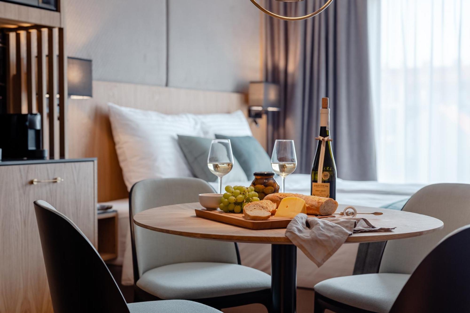Deo Plaza Apartamenty Premium By Rent Like Home Gdańsk Exteriör bild