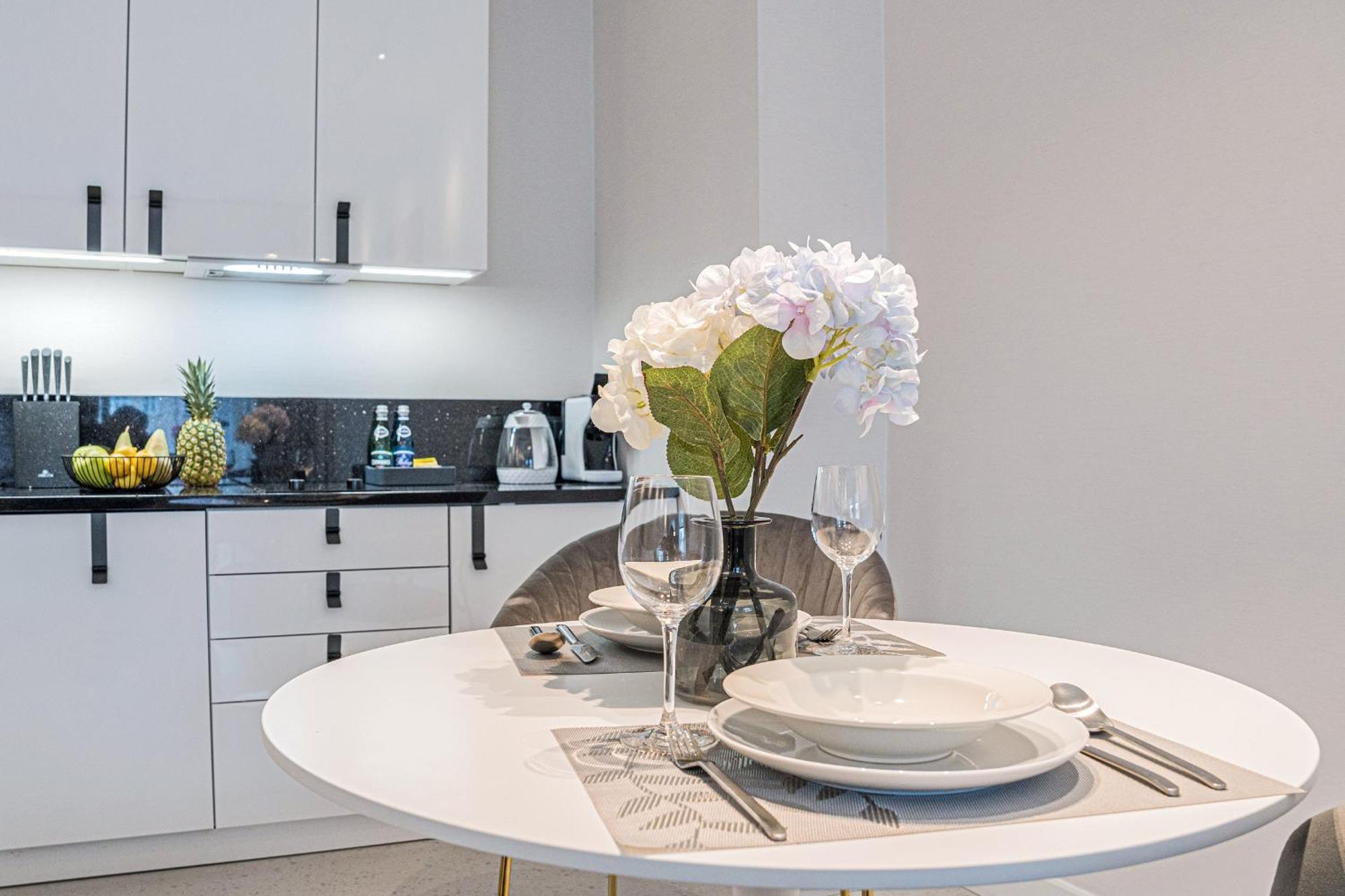 Deo Plaza Apartamenty Premium By Rent Like Home Gdańsk Exteriör bild